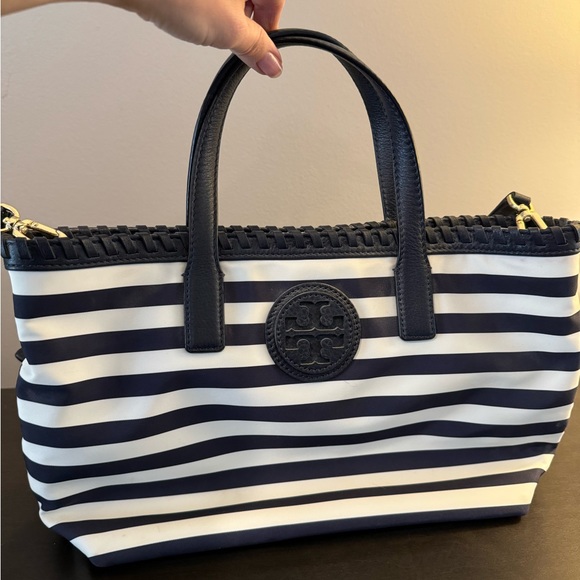 Tory Burch East West Marion Navy Blue/White Stripe
Nylon and Leather Tote Medium - Picture 1 of 7